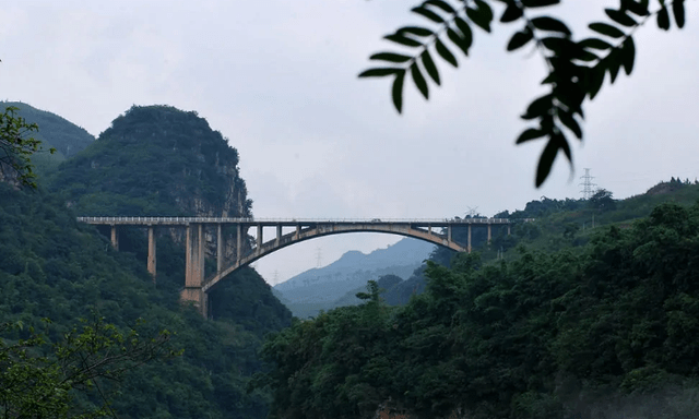 馬嶺河自烏蒙山系白果嶺起,中游因馬嶺寨跟馬別大寨而命名為馬嶺河.