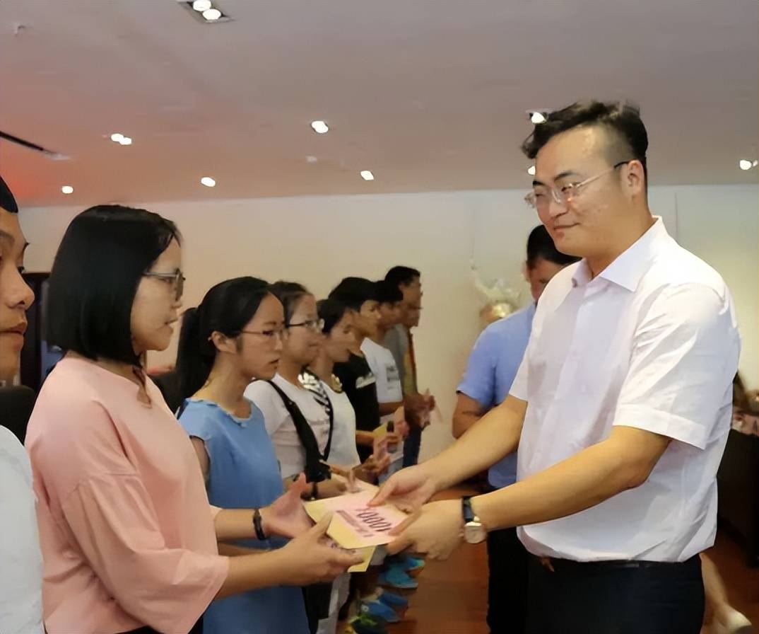 见人刷龙的倪海杉与辛巴相比谁更有资格被称为养龙专业户