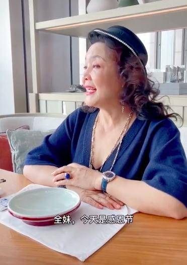 张兰晒晚年贵妇生活,身穿3万元睡袍做美食,千万豪宅内景罕曝光_视频