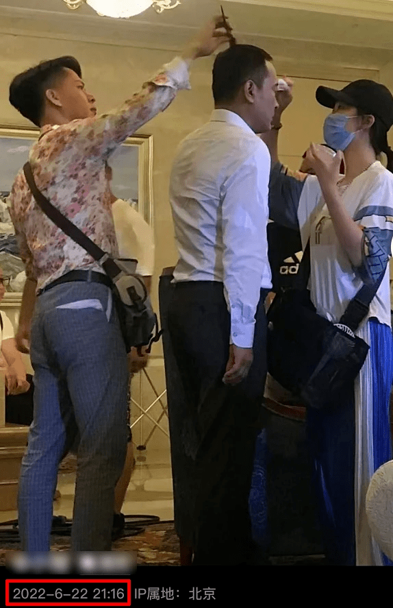 安亚平去世半个月,小17岁妻子悲伤不止