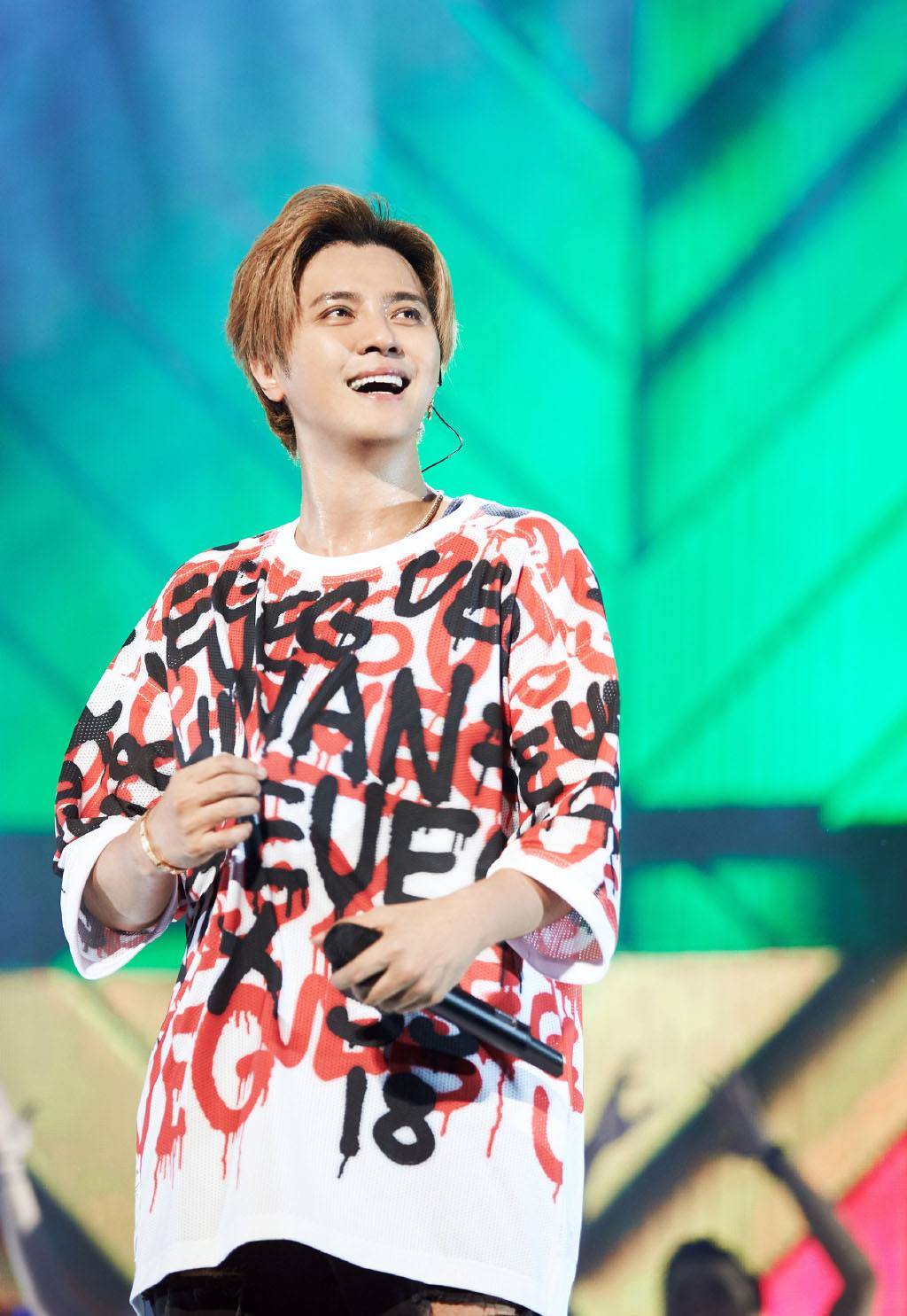 2020年,知名艺人罗志祥被前女友爆料私生活丑闻,周扬青不仅实锤罗志祥