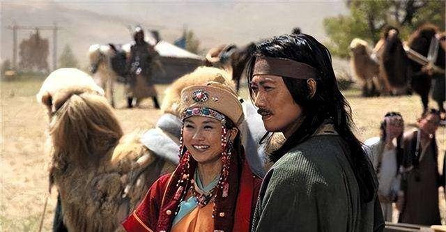 蒙古英雄满都海:33岁下嫁7岁达延汗,背丈夫上战场,却死因成谜_孟克