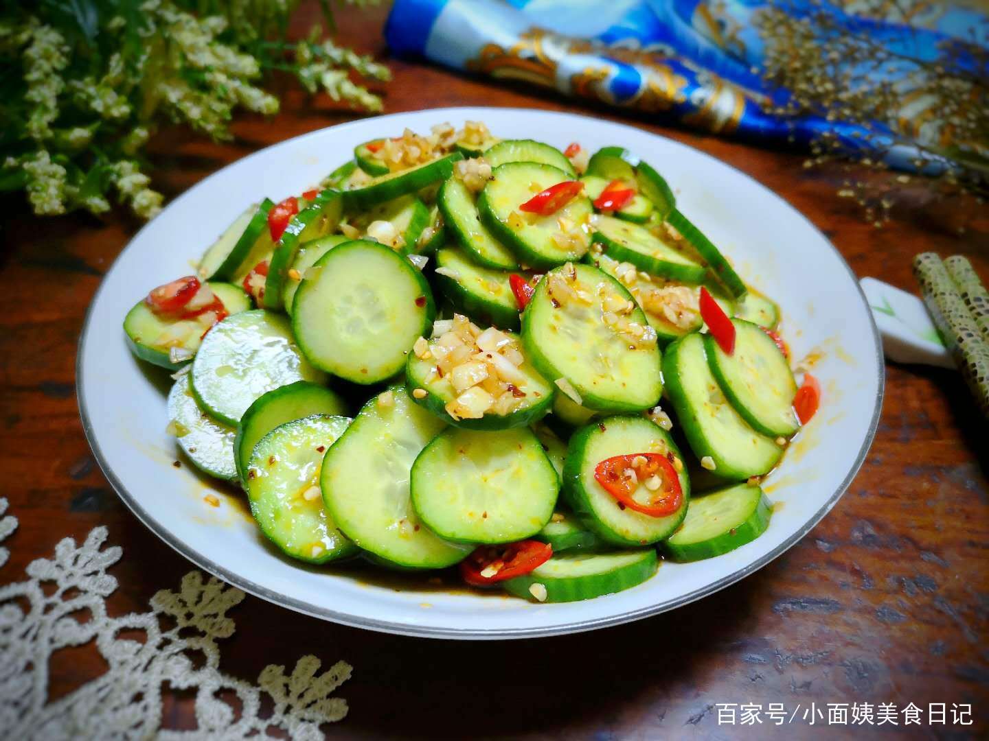 今天小面姨给大家推荐一道"凉拌乳瓜"的做法.