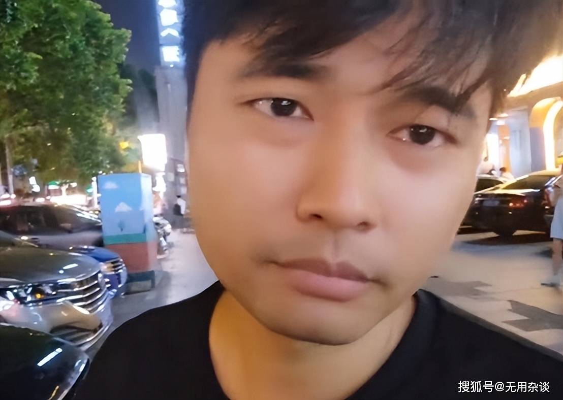 此前,集梦会长还曾在直播过程中当众对前妻【冯千韶】口吐芬芳,并放话