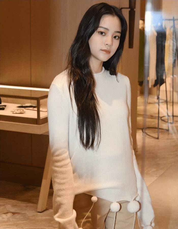 欧阳娜娜是阔腿裤女王吸了百搭仙气可盐又可甜