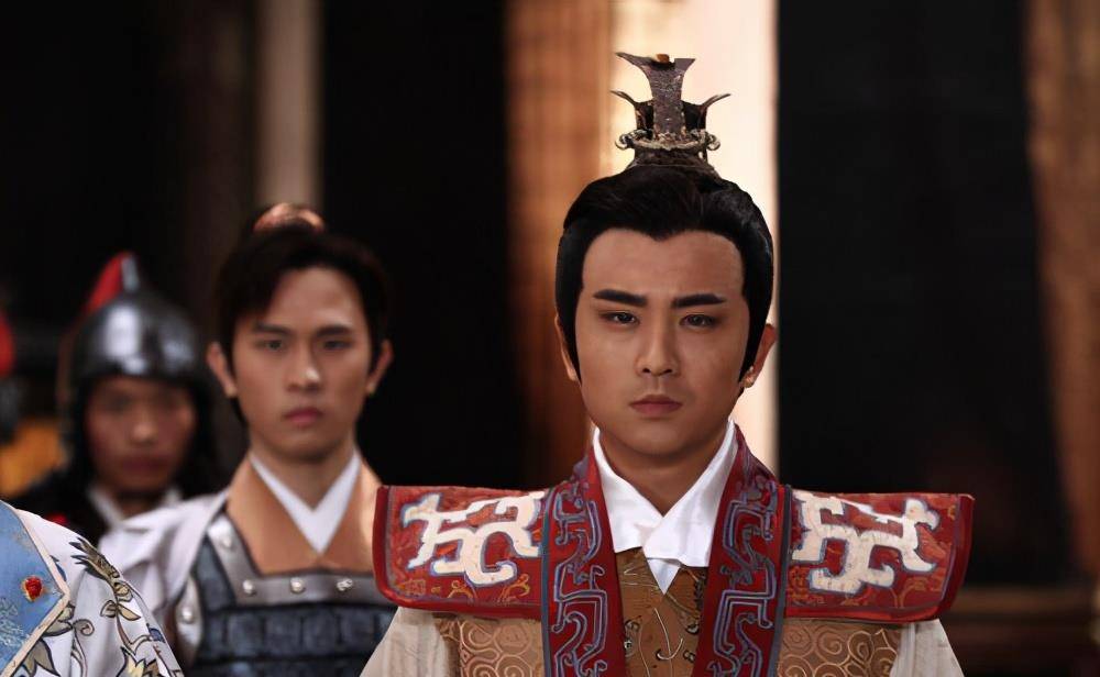 古装男神张迪与妻子出镜带货,发福撞脸张嘉益,网友:一胖毁所有_刘玉婷