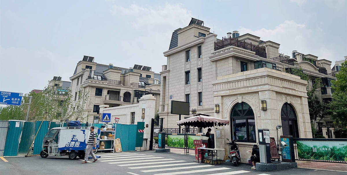 龙樾华府以北清路作为分割,北侧就是69北京城建畅悦居,龙樾华府.