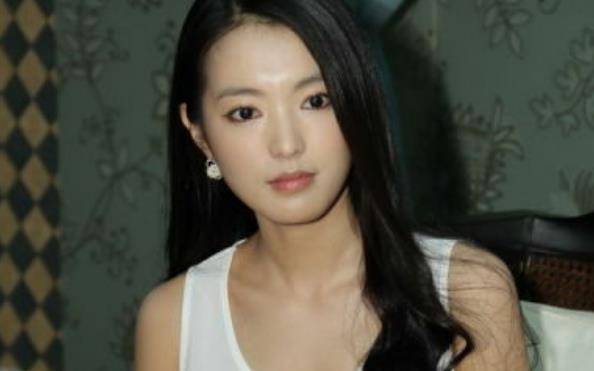 扮演心狠手辣的女人,展现出了不俗之处,她就是戏路百变的申珉熙_角色