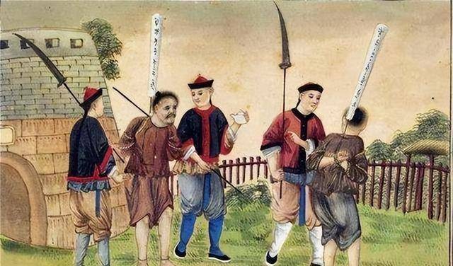 例如我们在水浒传中经常能够听到的发配充军,刺配边疆,就是流刑延伸