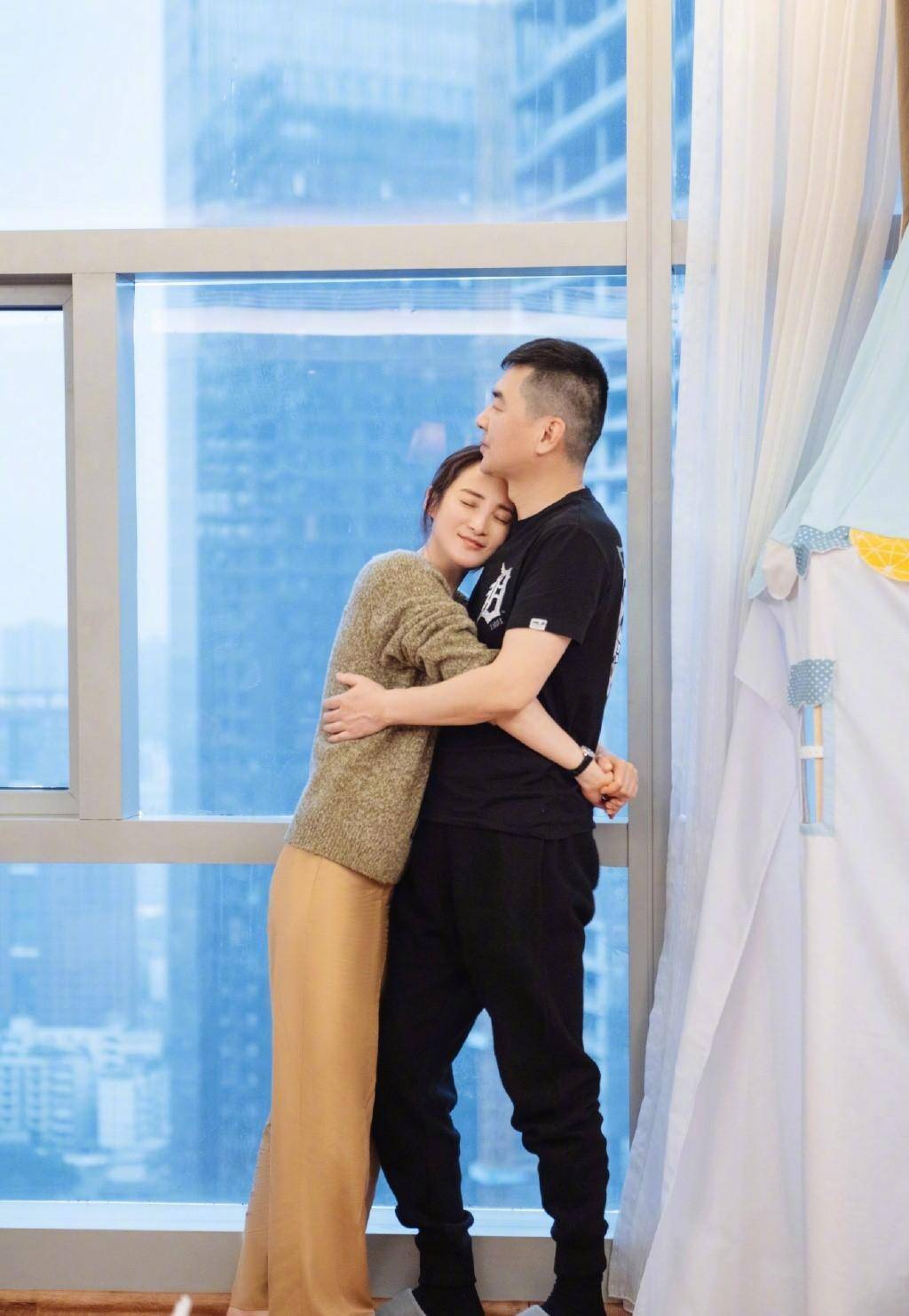 周捷和邹凯光从先导片展示的装修来看,这4组家庭