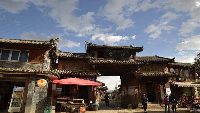 玉龙雪山下的古镇，属于世界文化遗产，当地“纳西风情”很吸引人