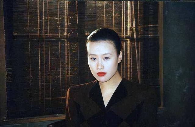 56岁邬君梅:16岁出道,嫁二婚老外却一生未育,与老公前妻成朋友_奥斯卡