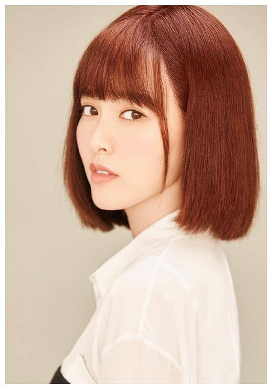 唐嫣七夕节晒照,长发剪成短发再加个厚刘海,36岁美回20岁!