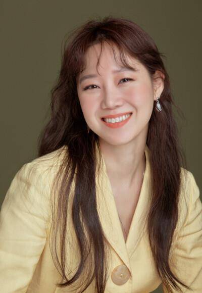 双方曾在韩剧《饼干老师星星糖》出演过情侣,彼此关系相当不错,两人是