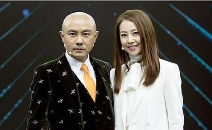 张卫健晒与妻子张茜合照,力破婚姻传闻_隔离_显得_照片