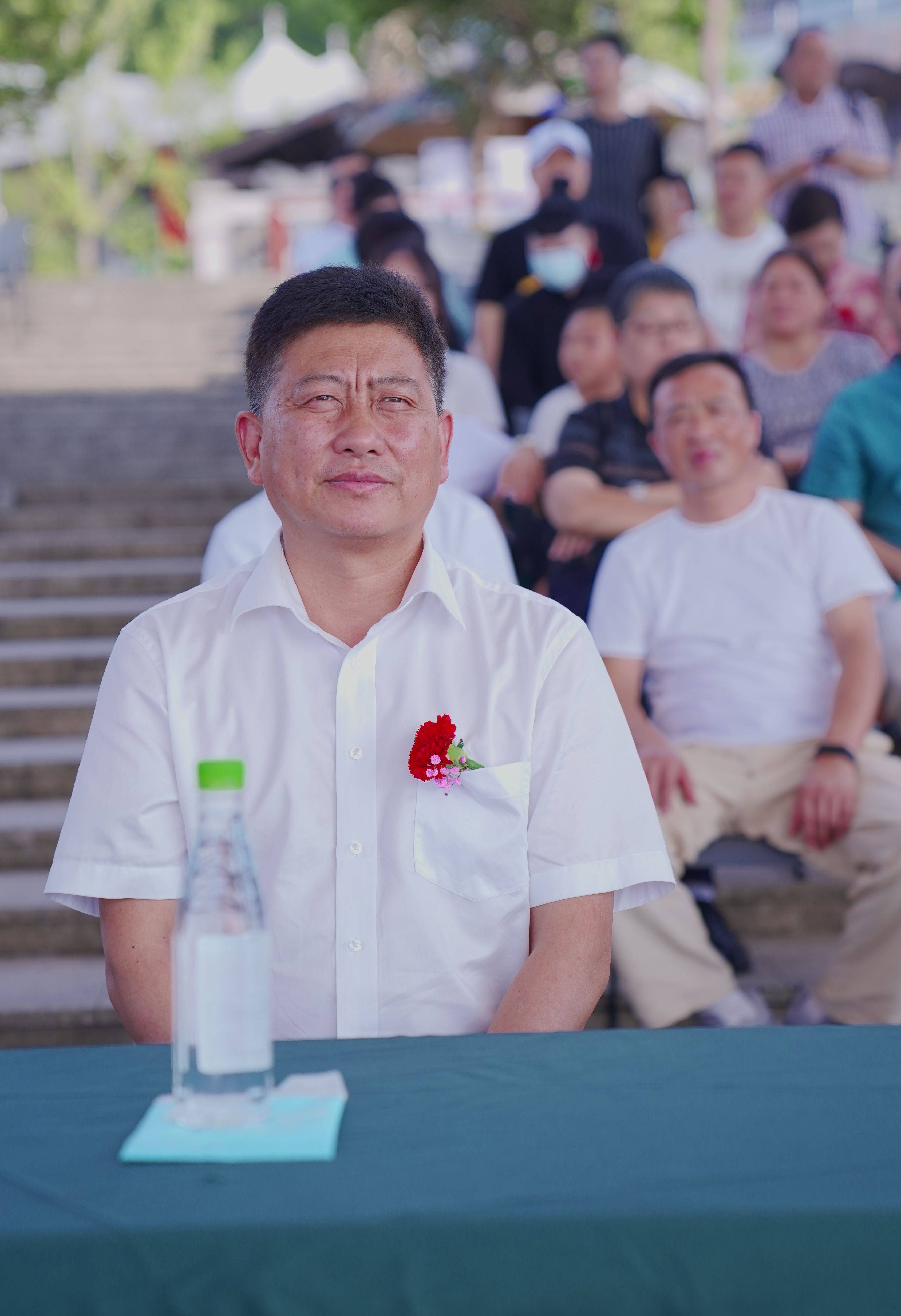 本次书画展还特别邀请了淳安县市委宣传部部长章临凯,副部长余国富