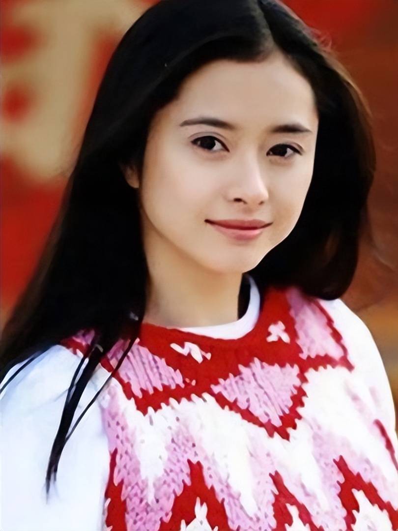 被誉为"最美钟灵"的何美钿为何还不嫁人?