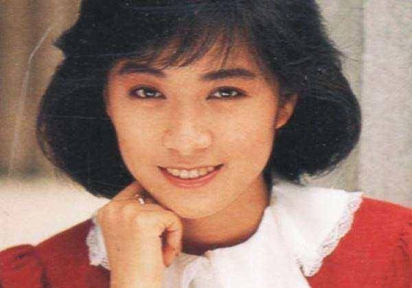 曾被王杰批骗钱骗婚,52岁美魔女如今勇敢晒白发_方文琳_保养_裘海正