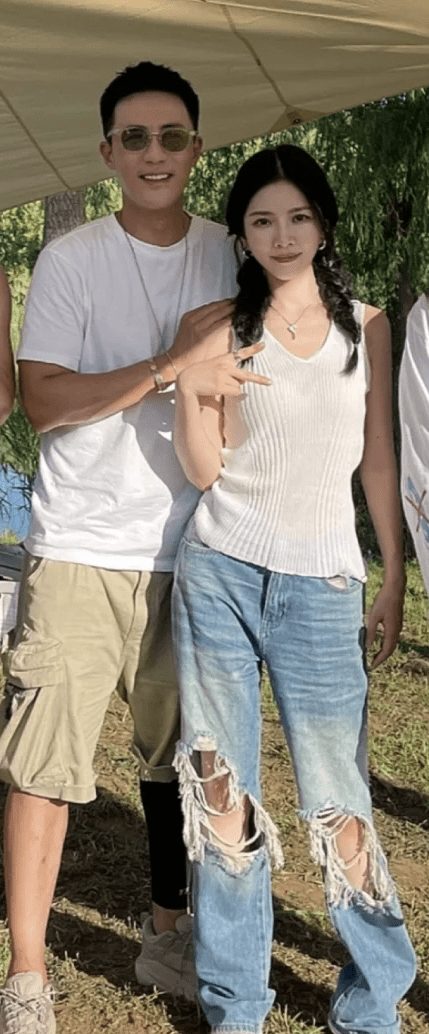 杜淳再带素人老婆参加新综艺,王灿晒录制现场恩爱合影