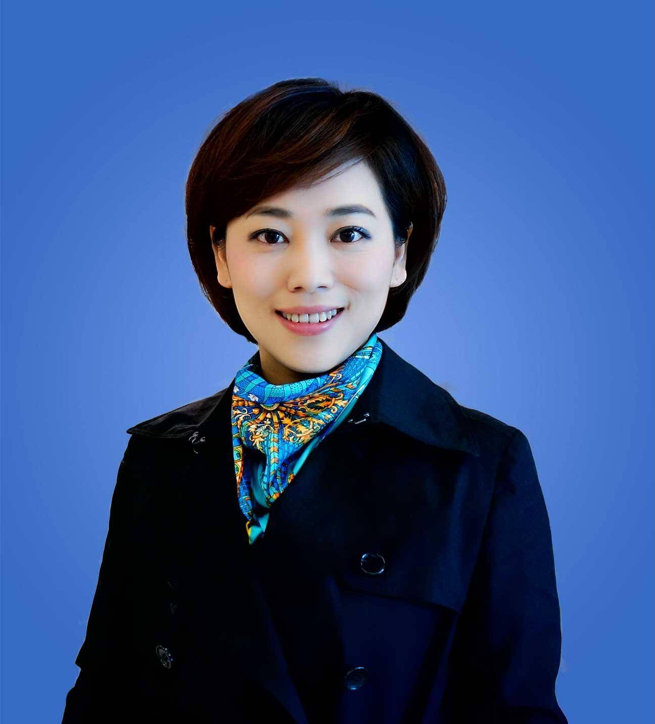 原创电视才女劳春燕丈夫身份背景曝光不愧她能成电视名嘴