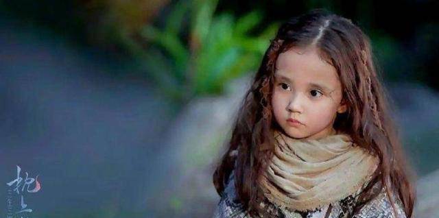 张茗灿与迪丽热巴合作3次,《枕上书》遇到小阿兰若,怕是要失宠_阿离