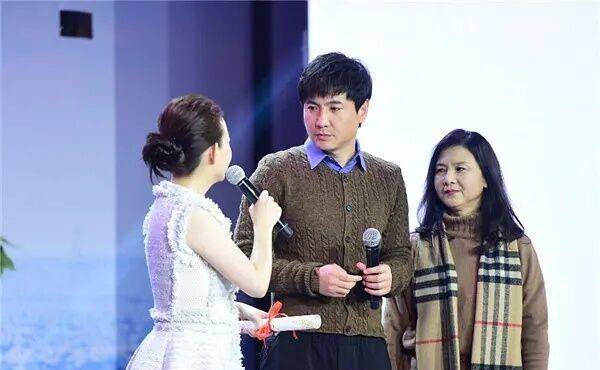 很多人认识他都是在2012年的春晚小品《今天的幸福,沈腾出演'郝建'