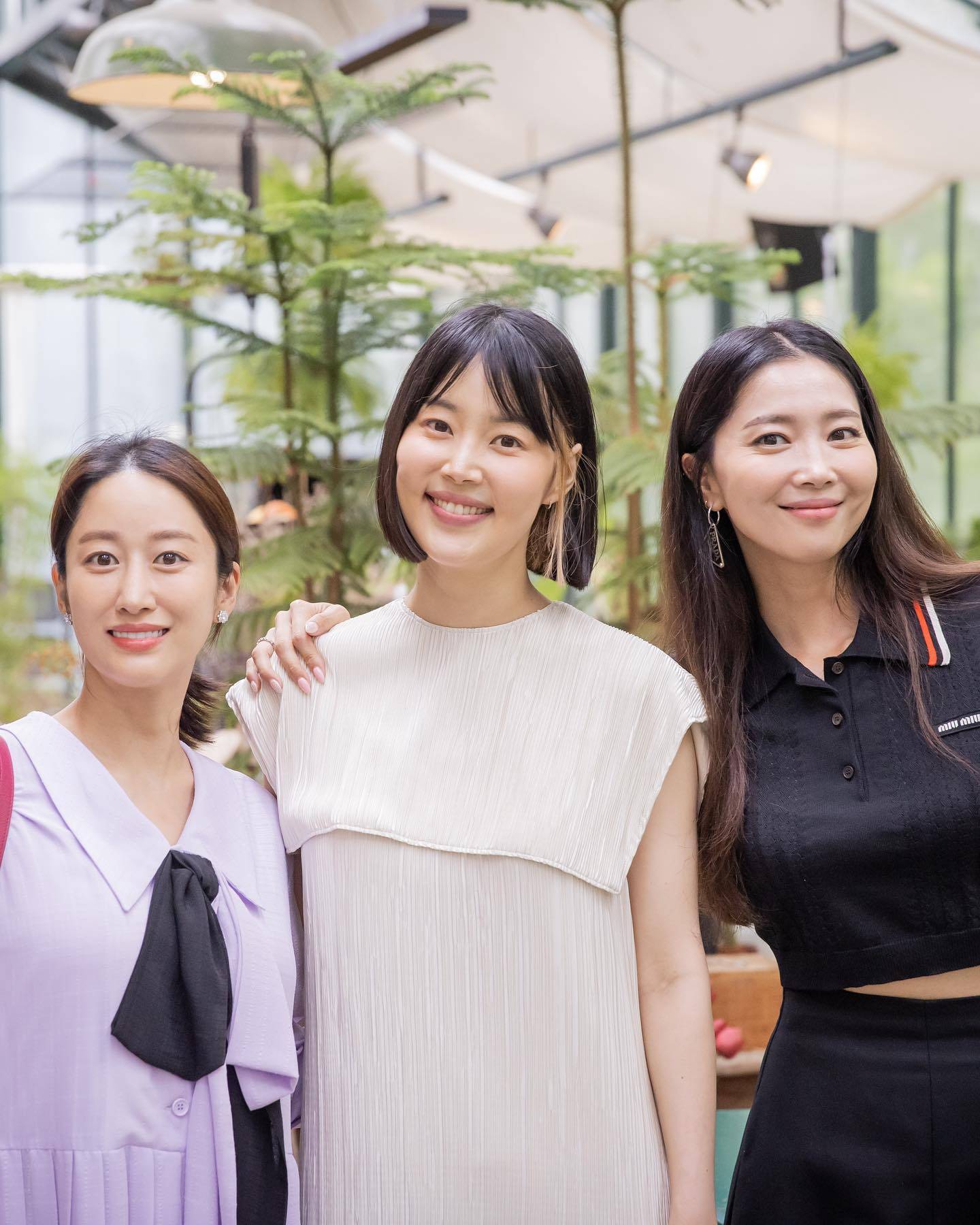 新娘18岁韩智慧晒出爱女周岁宴全家福全慧彬吴允儿到场祝贺