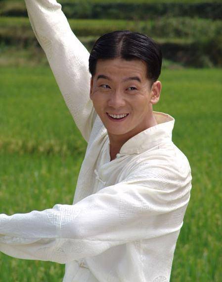 陈创饰演的福贵出神入化,把这个角色演活了.