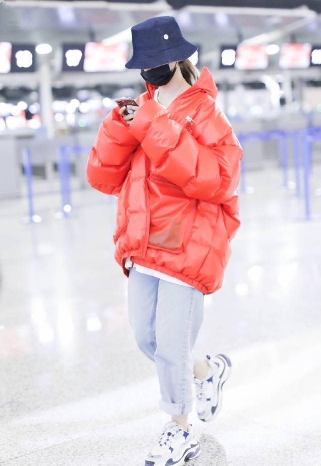 原创杨超越也开始走保暖路线了近期私服美观又实用一点没明星架子