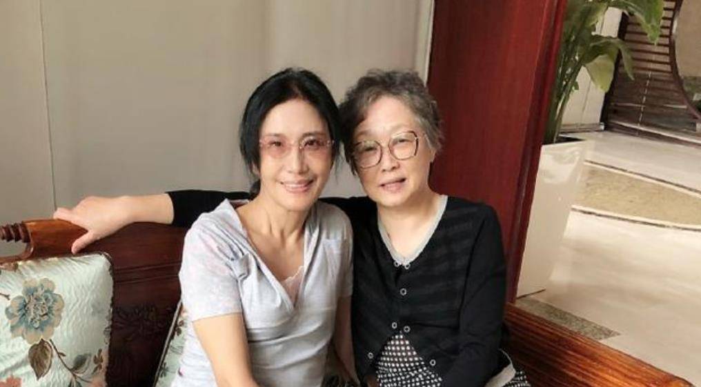 "枣花"吴玉华:我不想丁跟前夫离婚,这位画家的四口之家非常幸福_生活