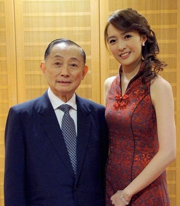 与平时的姬天语非常相像,很难让人觉得,她是一个相声演员