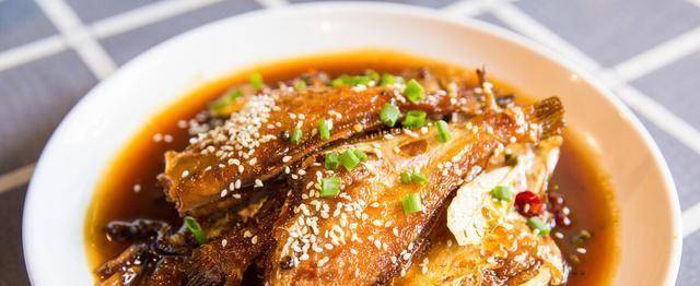 这种深海鱼无头无皮,曾被人误解嫌弃,肉比鲫鱼鲜美,比带鱼营养_捕捞