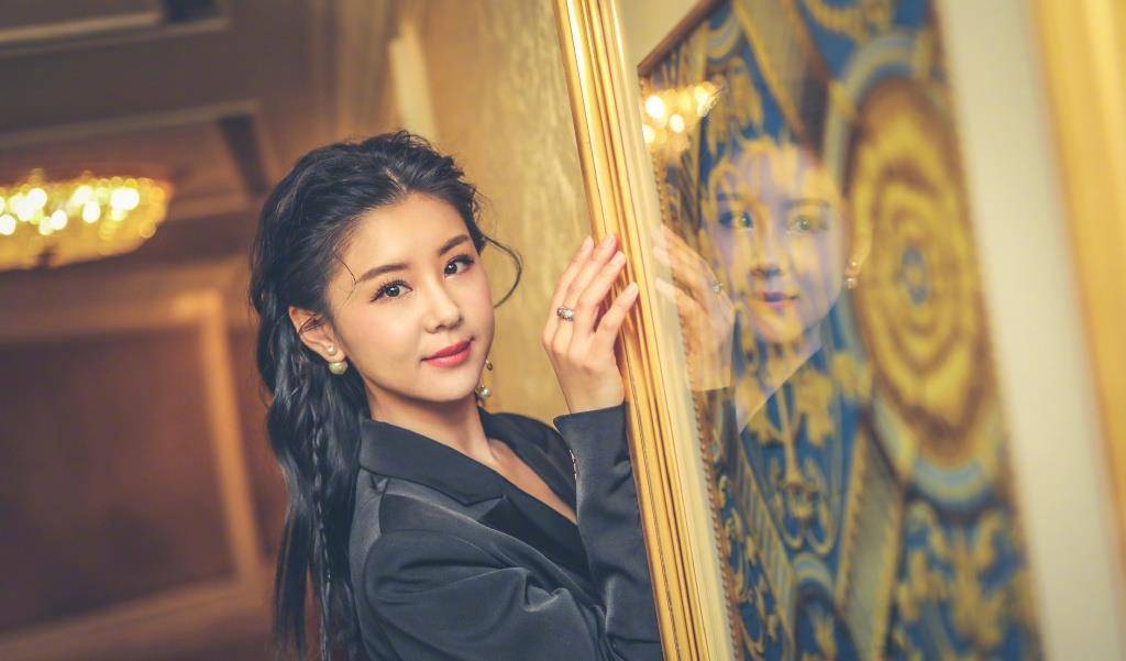 李小萌冻龄女神啊!