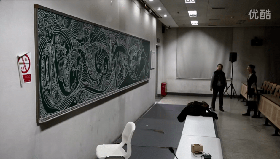 汪化对画画的痴迷还不止如此,暑假时,她可以一个月不走出地下室,因为