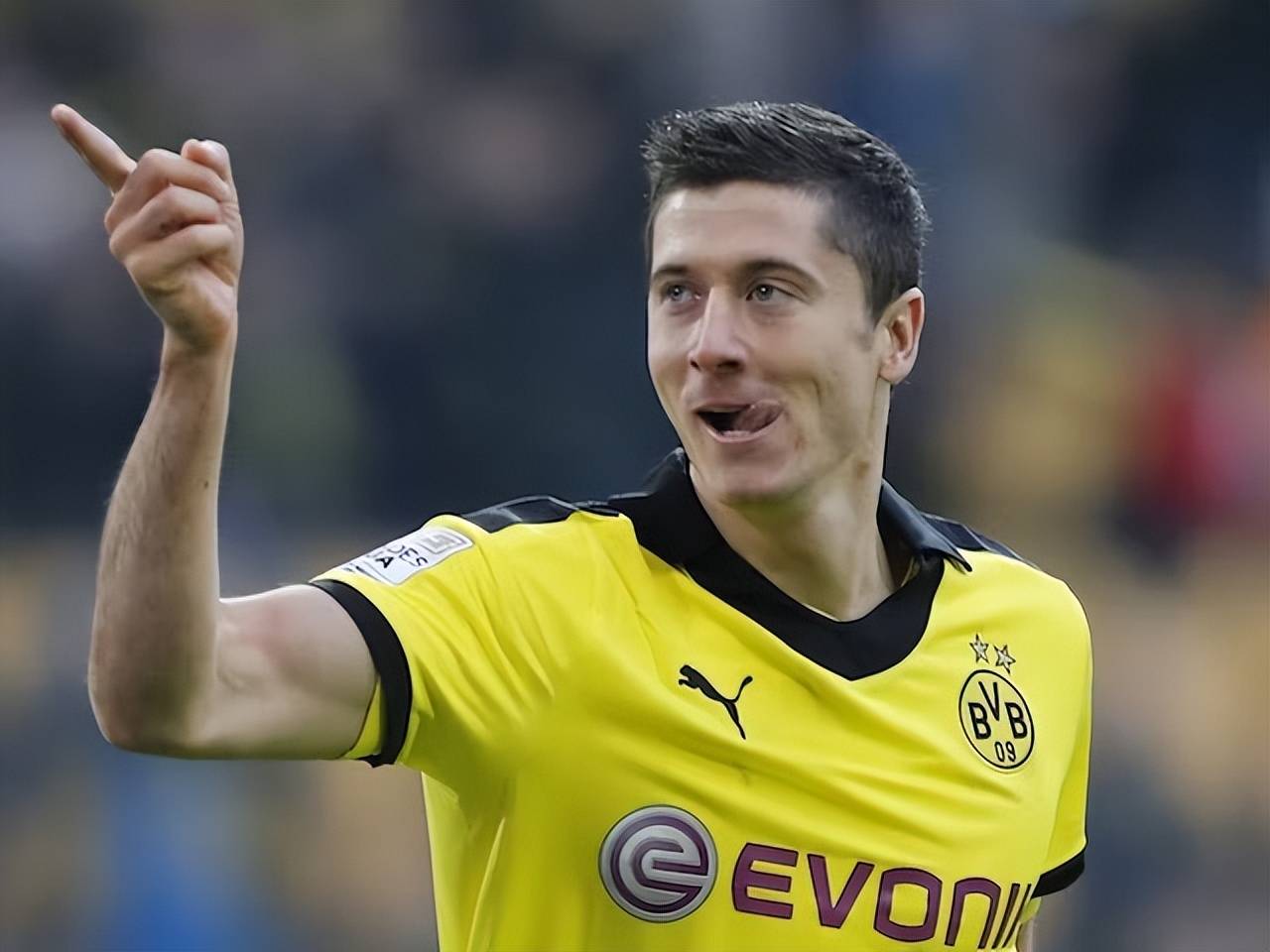 重逢!五千万欧元加盟巴萨,莱万再搭档奥巴梅扬,重现多特经典_莱万多夫