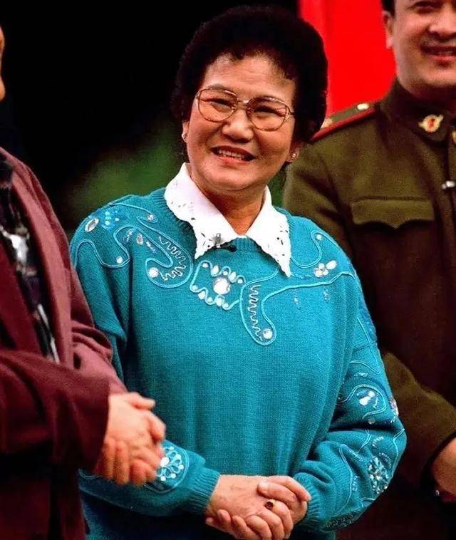 22年前赵丽蓉去世,两段婚姻四个子女,两任丈夫还是亲兄弟_盛弘_李怡为_干女儿