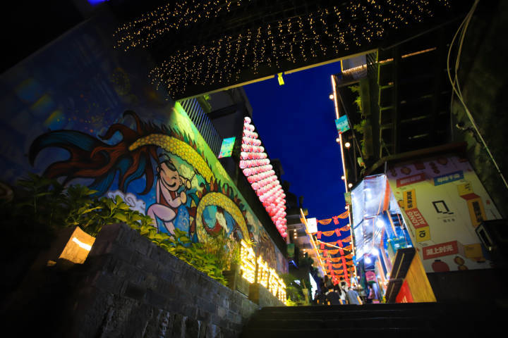 夜游骑龙夜市尝千岛湖鱼头这样的夏天你爱了吗