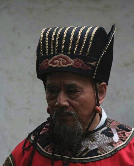 或者说,为了演得更加逼真,徐阶竟然不惜将自己的孙女,嫁给严嵩的孙子