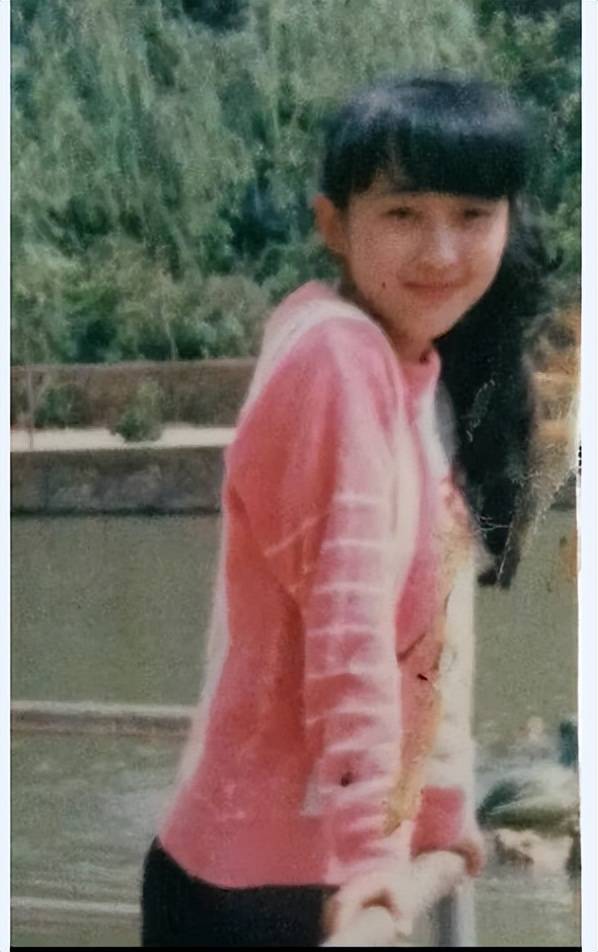 老照片:九十年代青春靓丽的女孩子,每个人颜值都很高