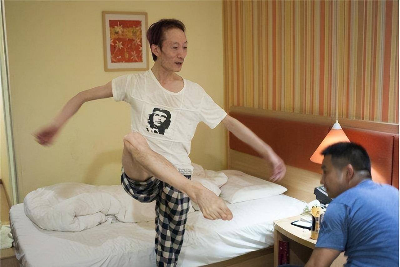 杨丽萍每个人都知道郭是一个罕见的舞者,包括他自己的老师郭冷郭的