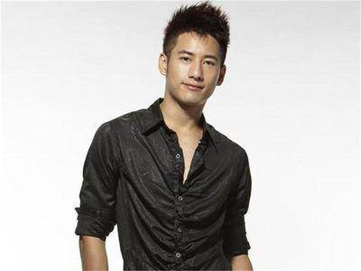 事实上,周孝安和女友陈天仁可谓是因戏结缘,两人都在2022年的电视剧