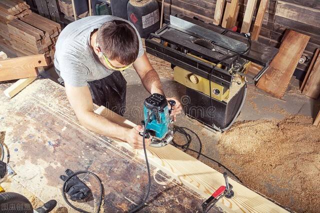 急招铣床工/钻床工35元/小时,50岁以下,月薪13000_信息_招聘_工种