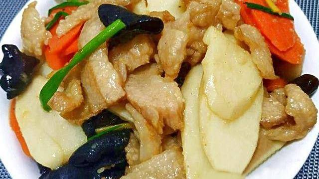 淮山炒肉清脆鲜香,营养又美味!_胡萝卜_红萝卜_胡椒粉