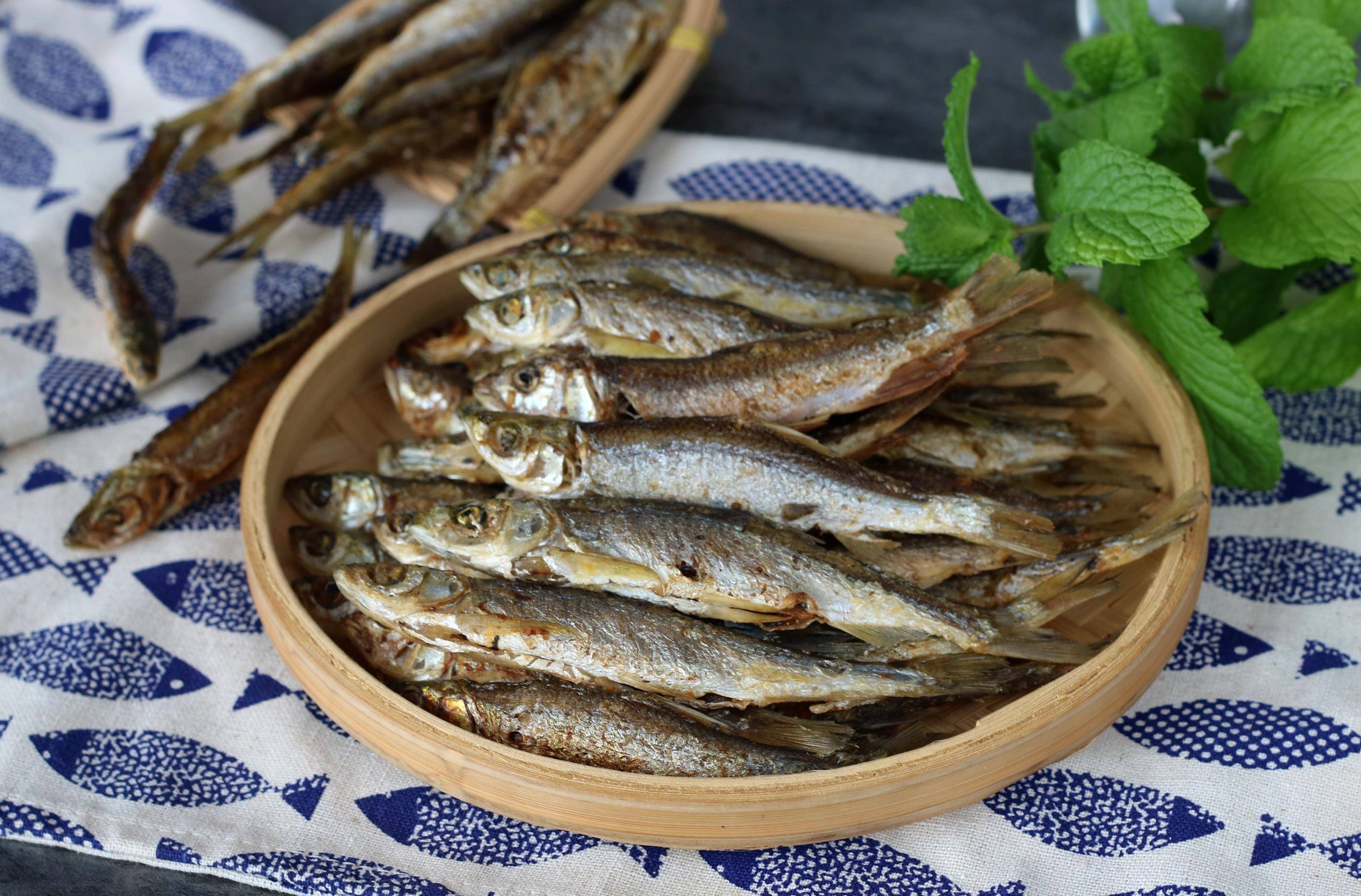 巧熏农家干鱼仔,没有硫磺,没有烟熏味,比买的香多了_条子_鱼鳞_小火