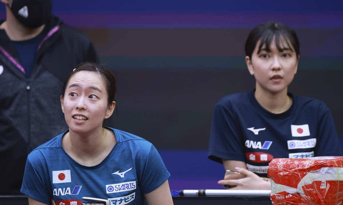 次局,早田希娜开始变化发球,她身高臂长,速度很快,护台面积大.