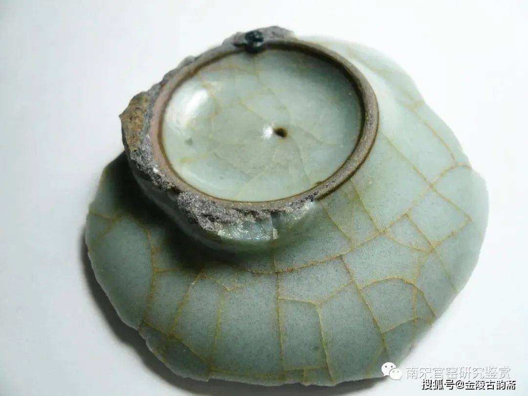 紫口铁足珍贵南宋官窑青瓷在香港故宫文化博物馆展出