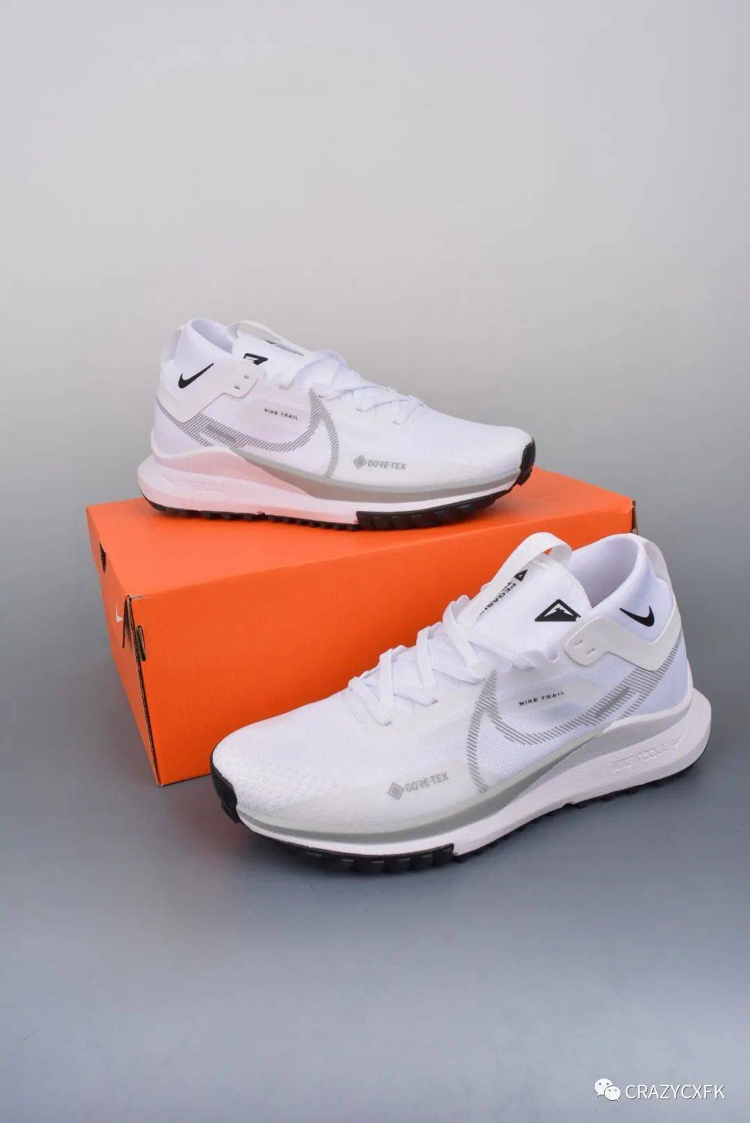 耐克nike zoomx pegasus react trail 4 登月科技跑鞋_水印_swoosh