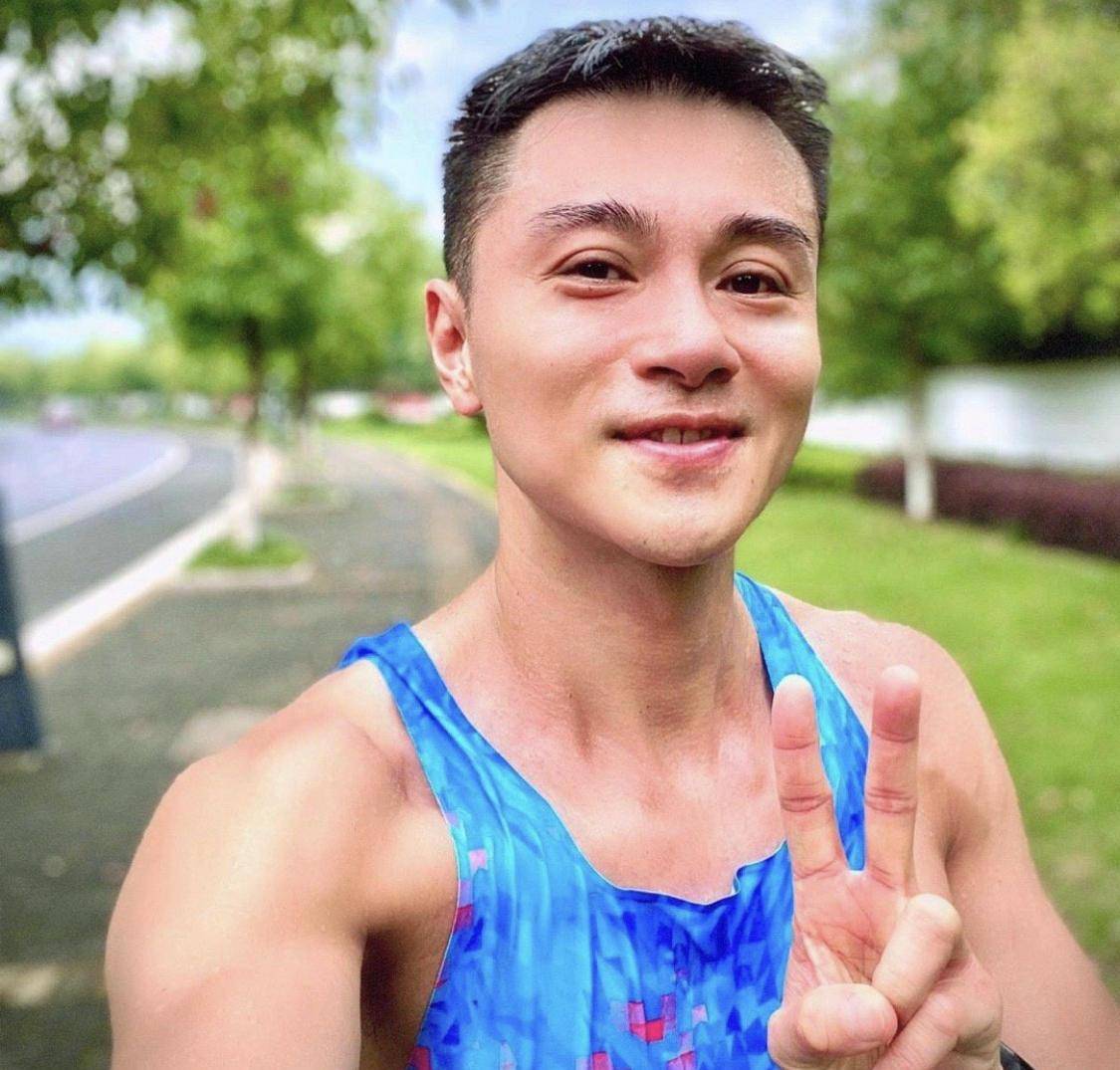 细数tvb爆肌中佬,年近60岁欧瑞伟深藏不露,谭俊彦成功瘦身_剧集_吴