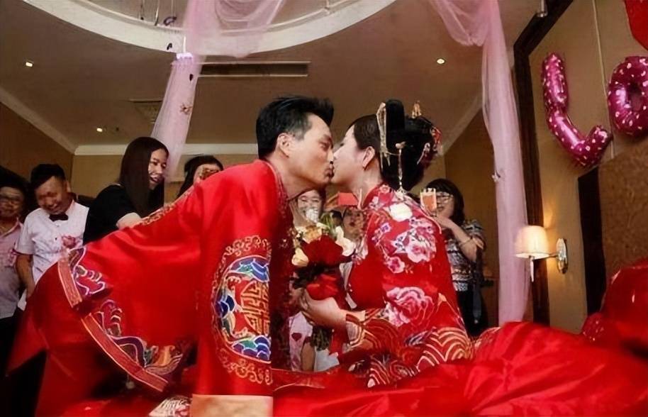 云飞前妻高玥:老公成名后和她离婚,如今带着女儿有了新生活