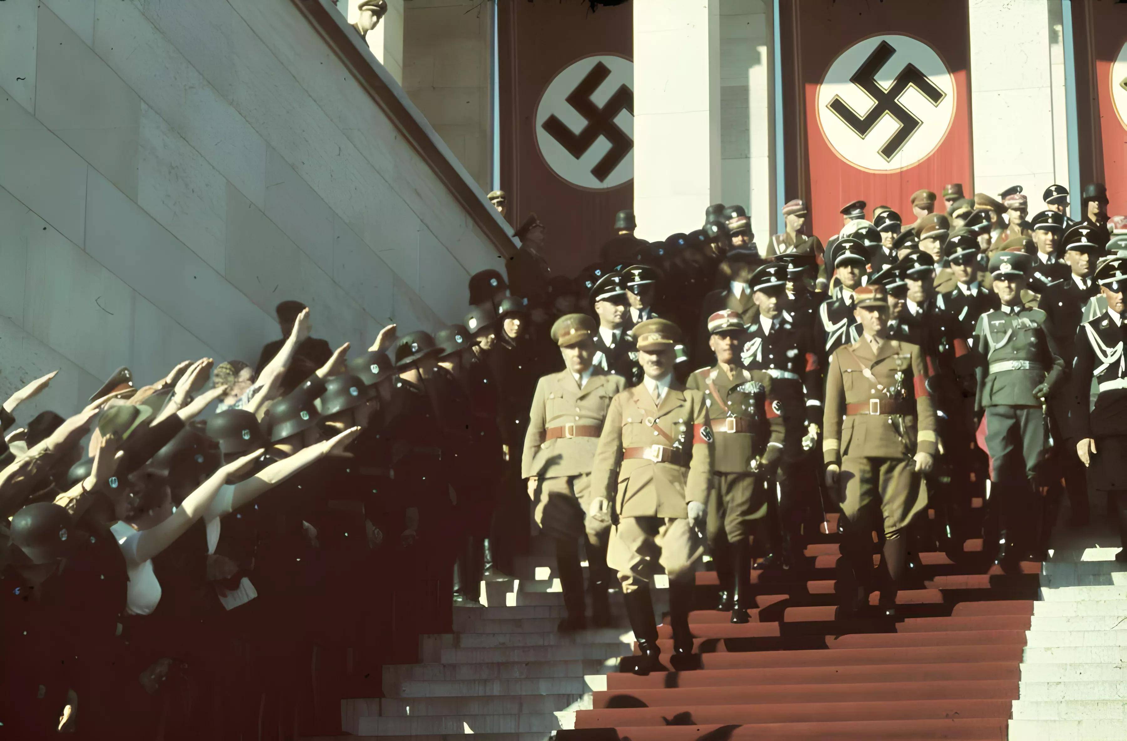 希特勒纳粹礼图片
